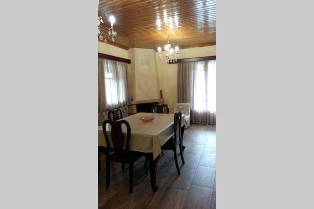 Traditional House With View Drymon ภายนอก รูปภาพ